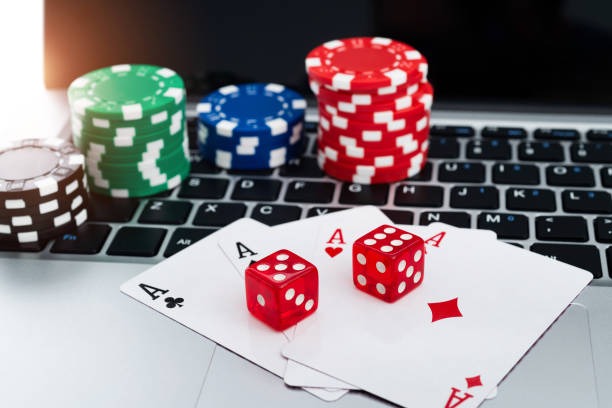 Bandar Poker table layout with dealer position and chip stacks